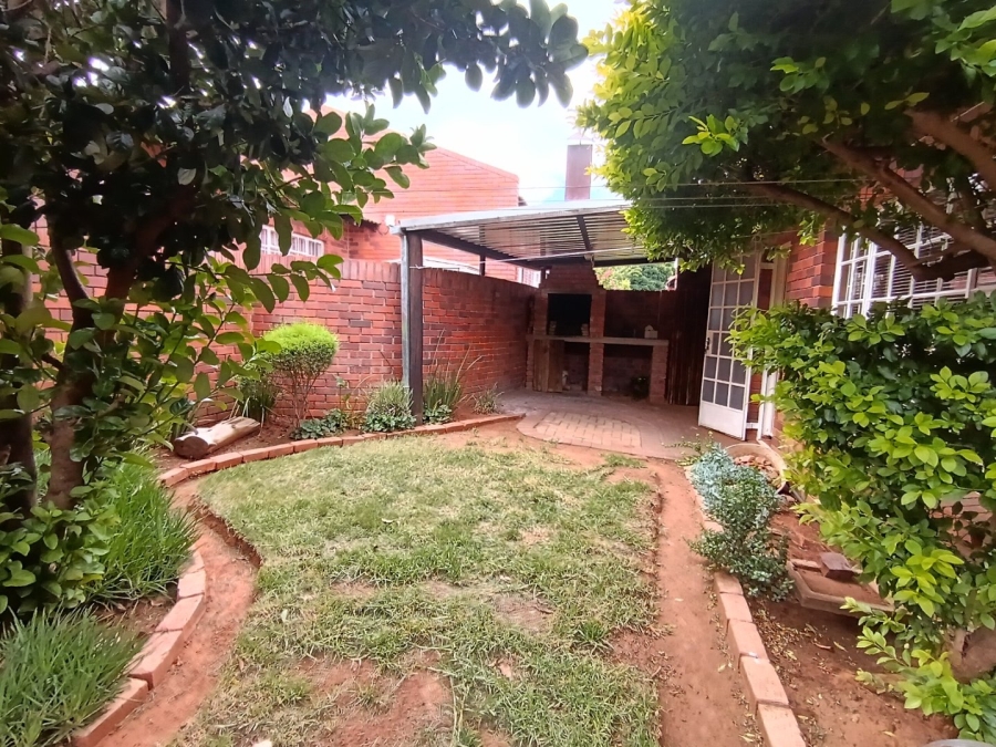 2 Bedroom Property for Sale in Langenhovenpark Free State